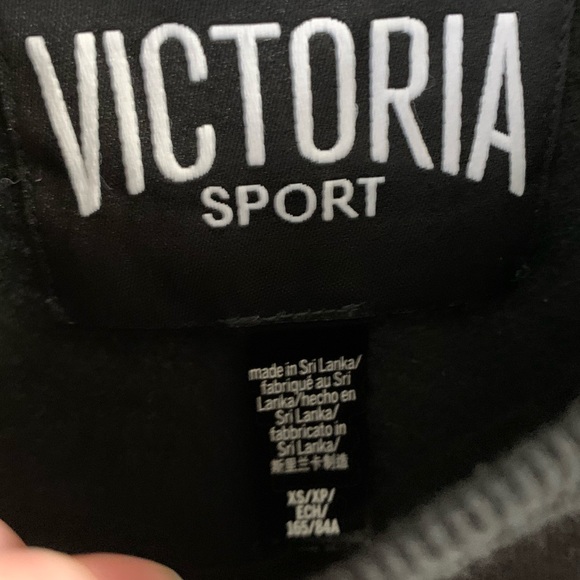 Victoria’s Secret Sport Faux Leather Sleeves Top - Picture 5 of 6